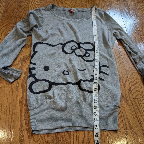 H&M x HELLO KITTY Grey Long Oversized Sweater size 4 - Picture 4 of 7